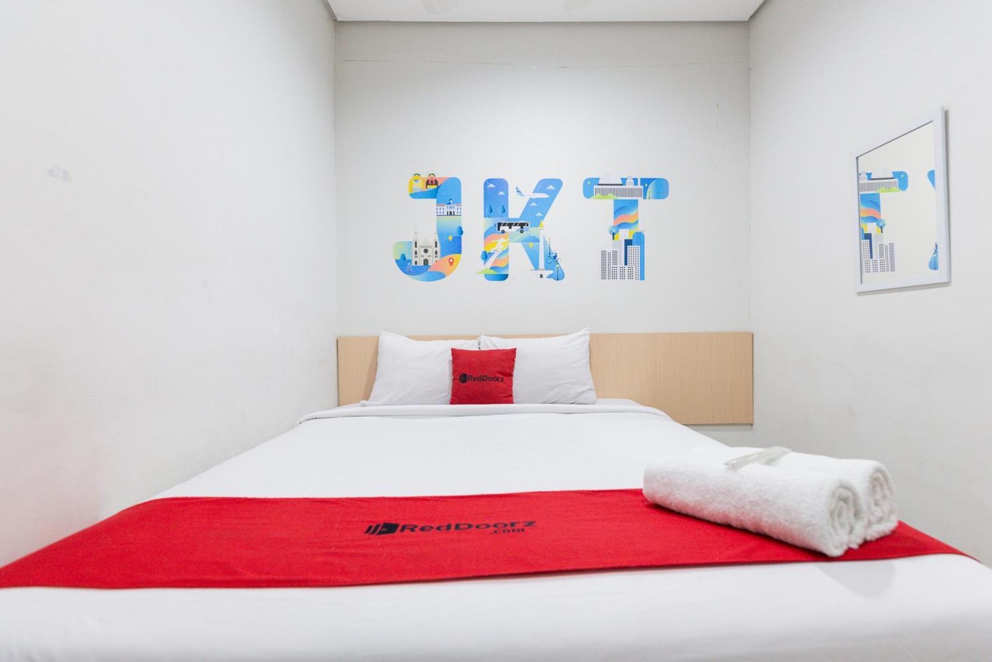 Reddoorz Plus Syariah Near Mall Pondok Indah Giacarta Esterno foto