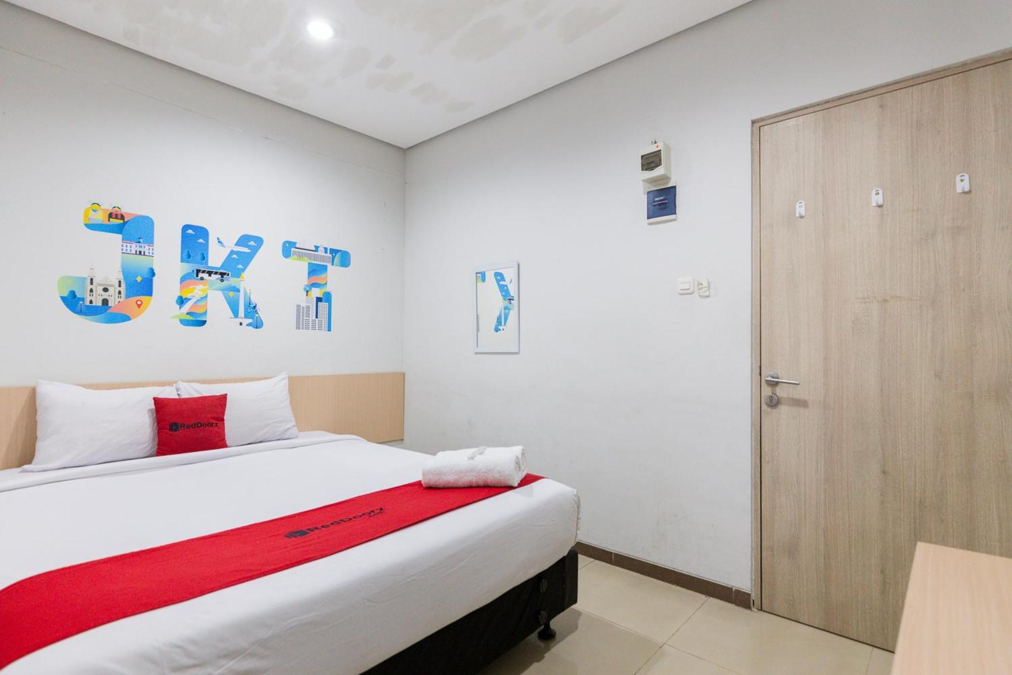Reddoorz Plus Syariah Near Mall Pondok Indah Giacarta Esterno foto