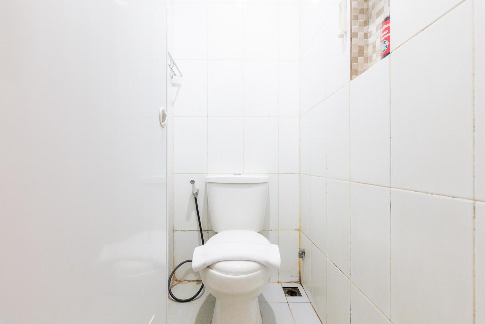 Reddoorz Plus Syariah Near Mall Pondok Indah Giacarta Esterno foto