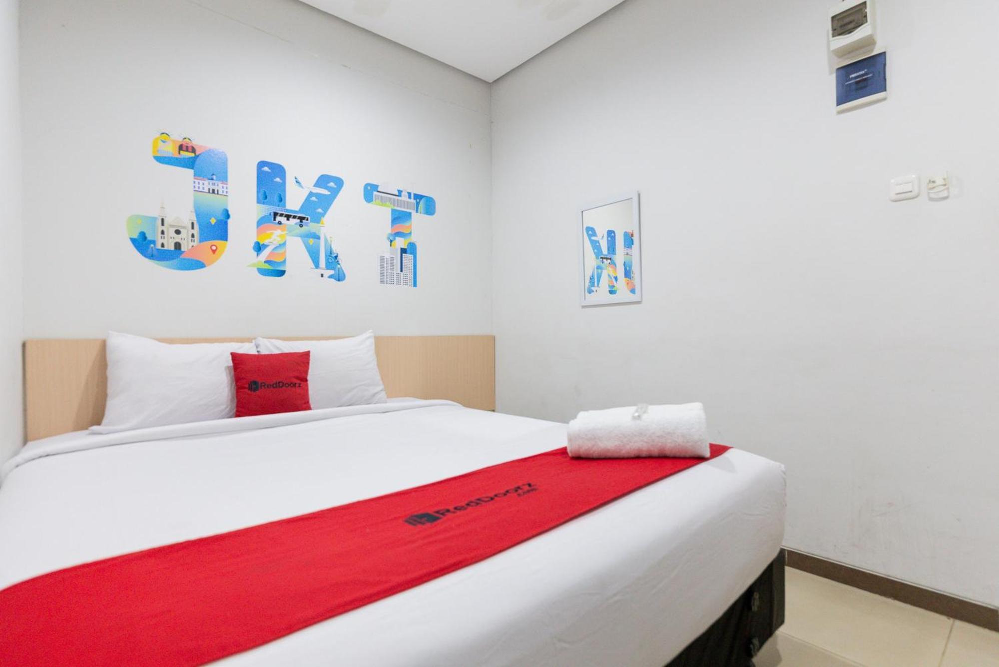 Reddoorz Plus Syariah Near Mall Pondok Indah Giacarta Esterno foto