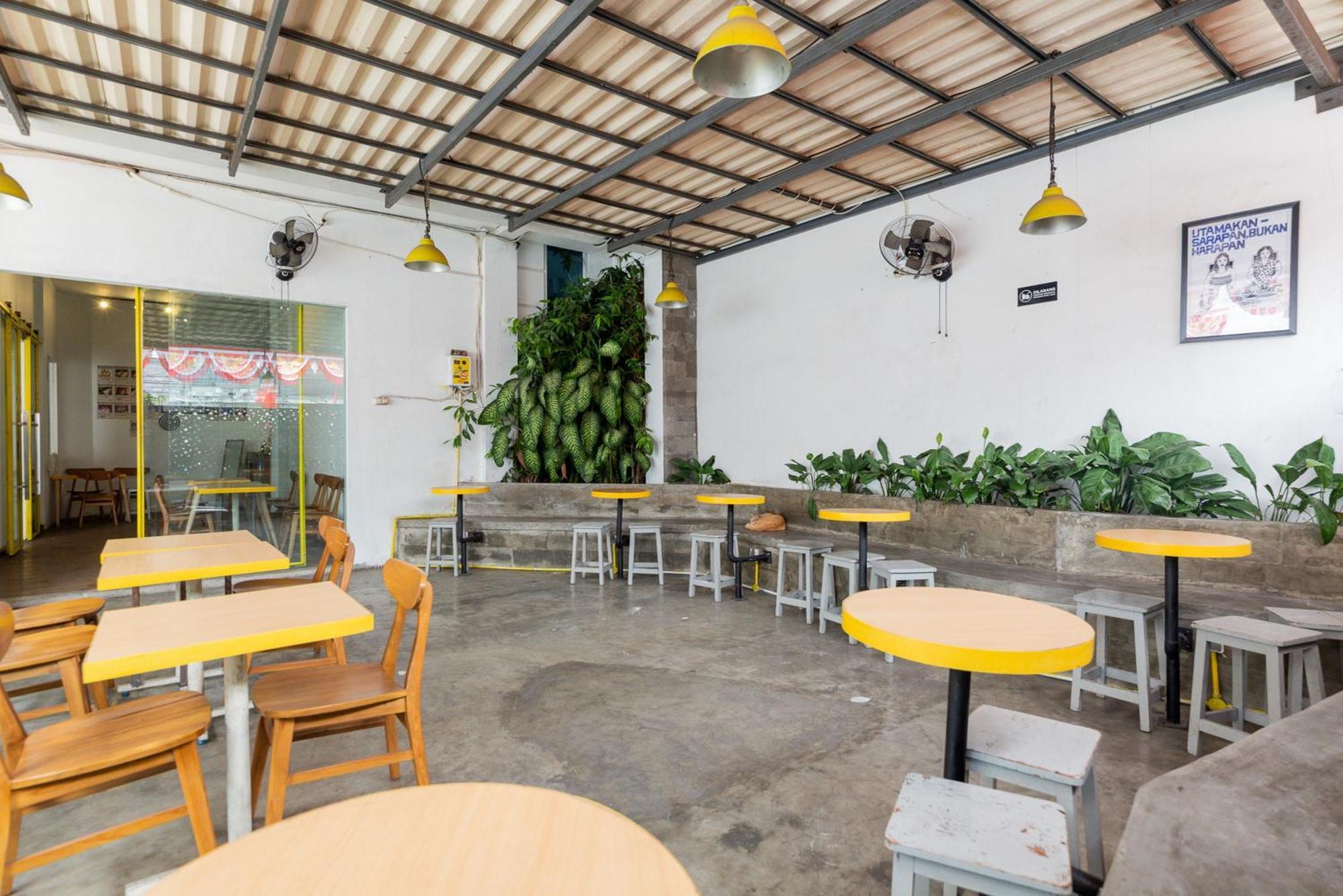 Reddoorz Plus Syariah Near Mall Pondok Indah Giacarta Esterno foto