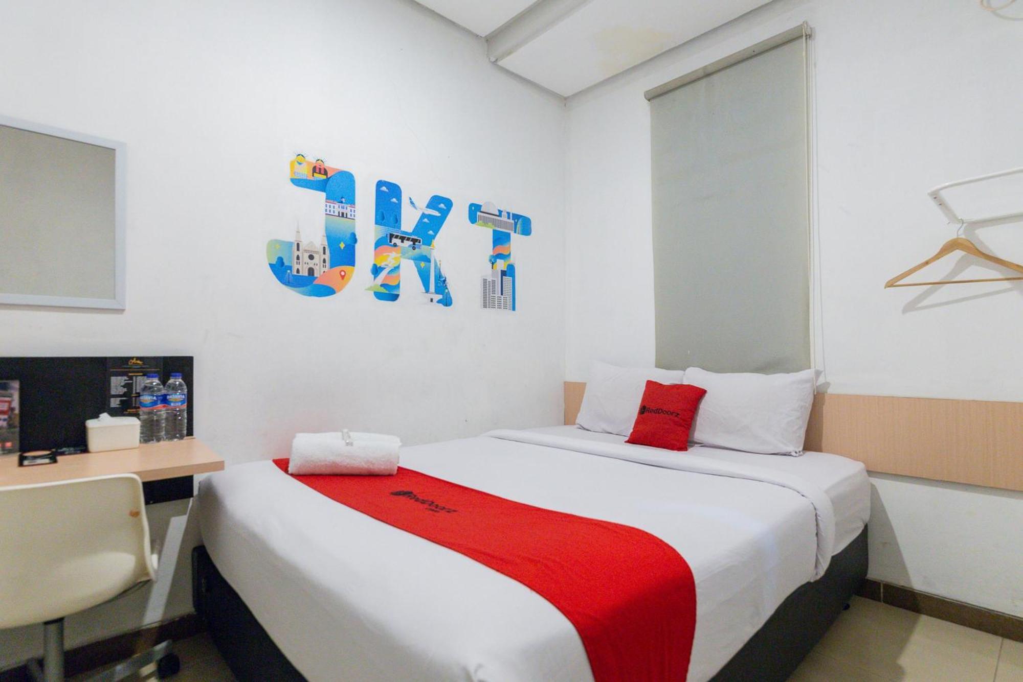 Reddoorz Plus Syariah Near Mall Pondok Indah Giacarta Esterno foto