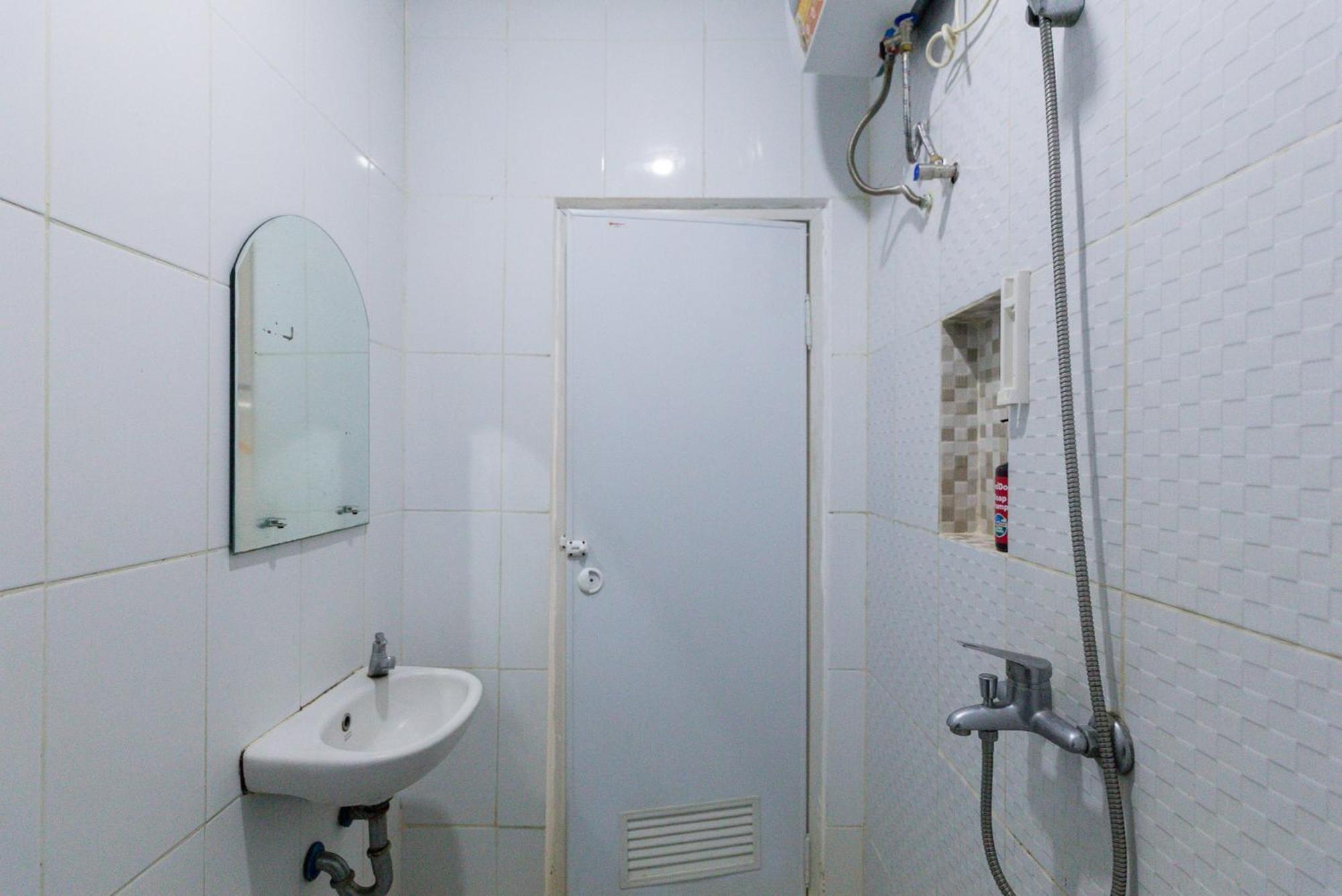 Reddoorz Plus Syariah Near Mall Pondok Indah Giacarta Esterno foto