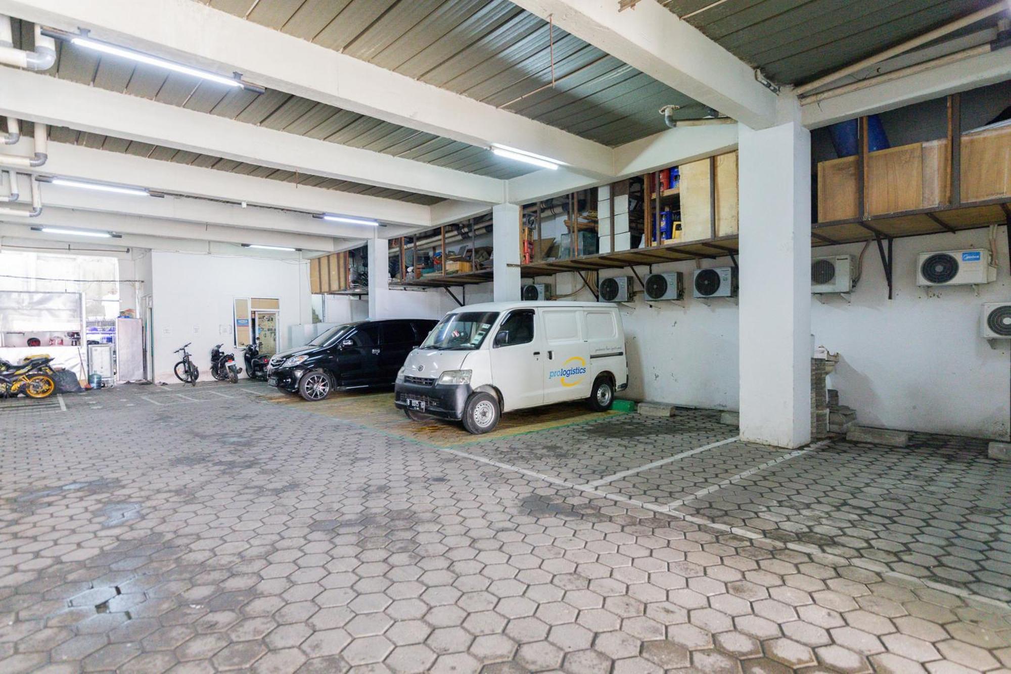 Reddoorz Plus Syariah Near Mall Pondok Indah Giacarta Esterno foto