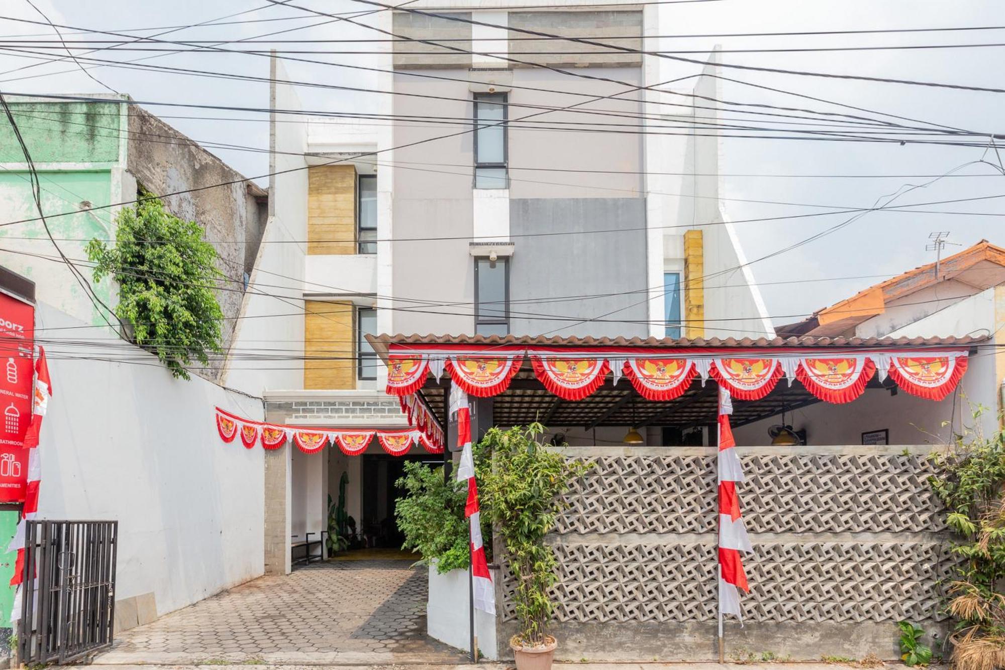 Reddoorz Plus Syariah Near Mall Pondok Indah Giacarta Esterno foto